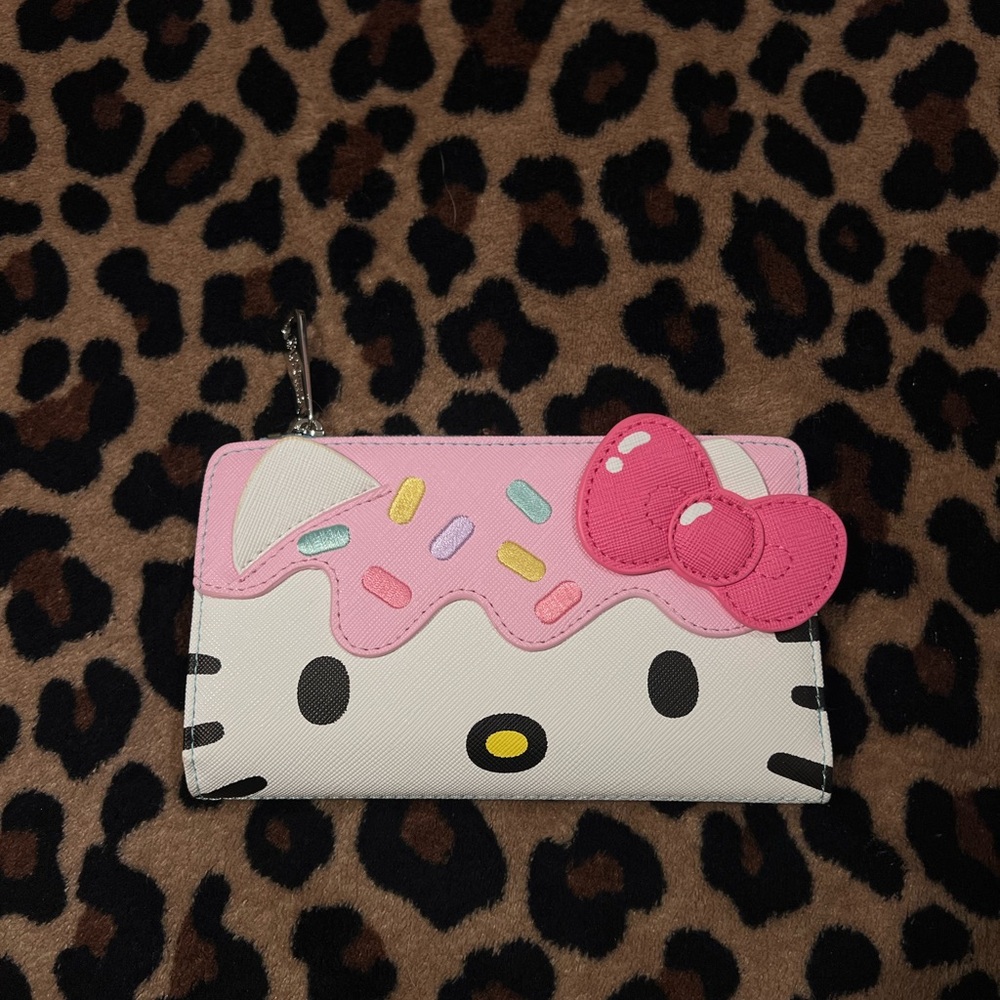 Loungefly hello kitty wallet